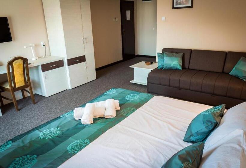 スーペリアールーム, Danica