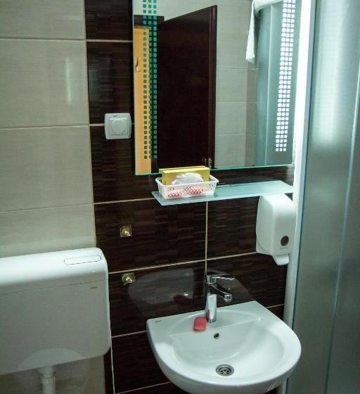 スーペリアールーム, Danica