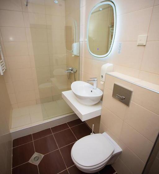 テラス付き１ベッドルームアパートメント, Danica