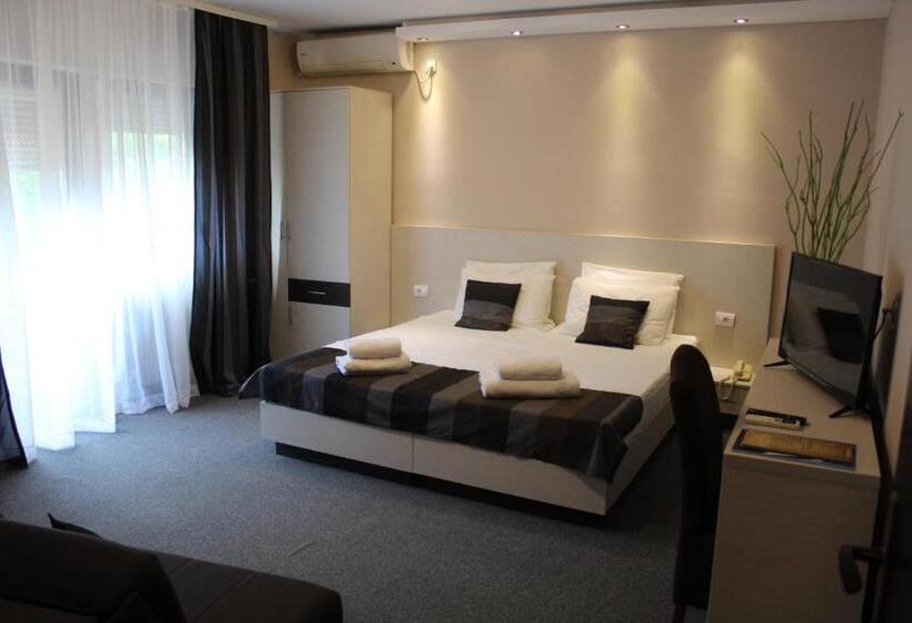 バルコニー付きデラックスルーム, Danica