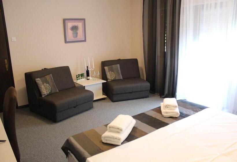 バルコニー付きデラックスルーム, Danica