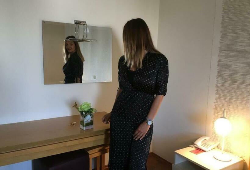 اتاق استاندارد با بالکن, Garni Hotel Belvedere Lux