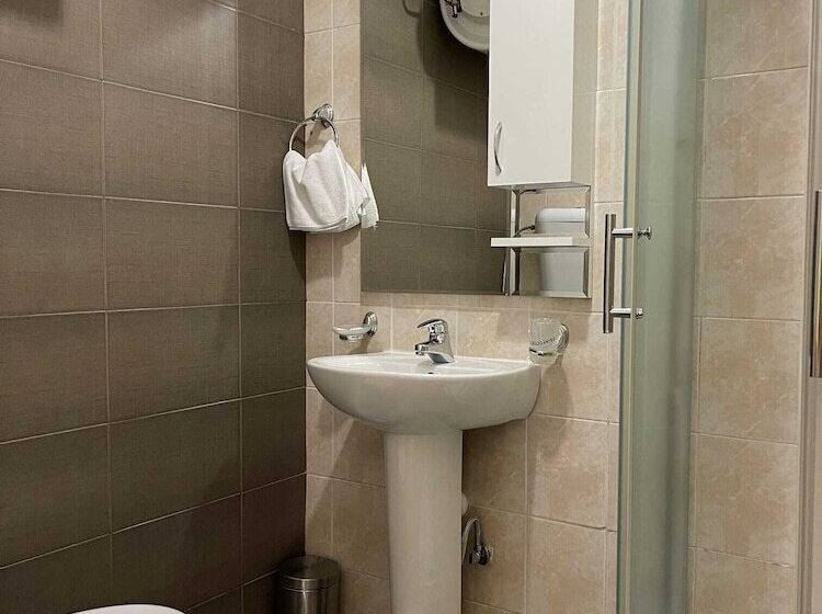 استودیوی استاندارد, Garni Hotel Ema