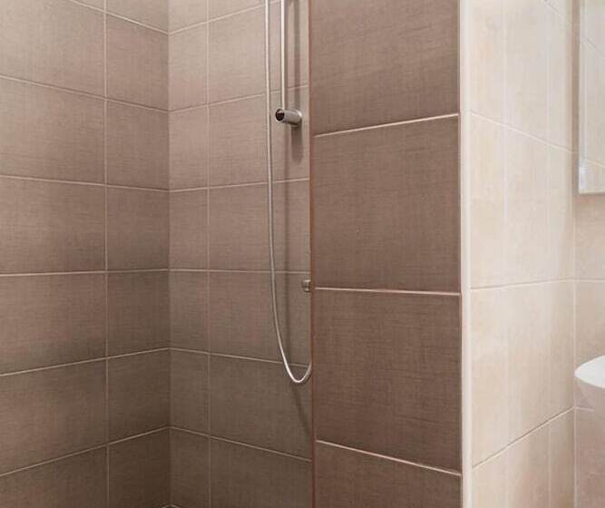 استودیوی استاندارد, Garni Hotel Ema