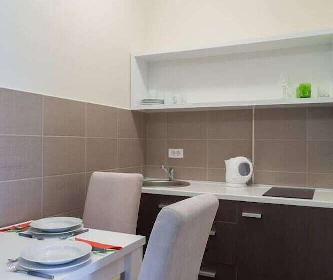 استودیوی استاندارد, Garni Hotel Ema