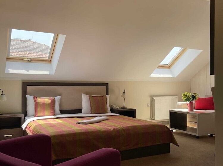 استودیوی استاندارد, Garni Hotel Ema