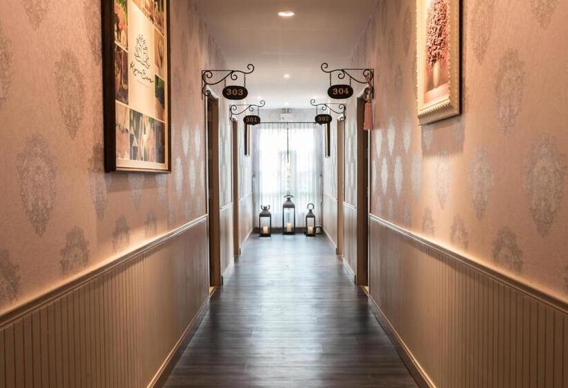 اتاق استاندارد با چشم‌انداز استخر, La Villa Boutique