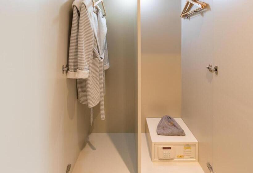 Номер Стандарт Вид на Бассейн, La Villa Boutique