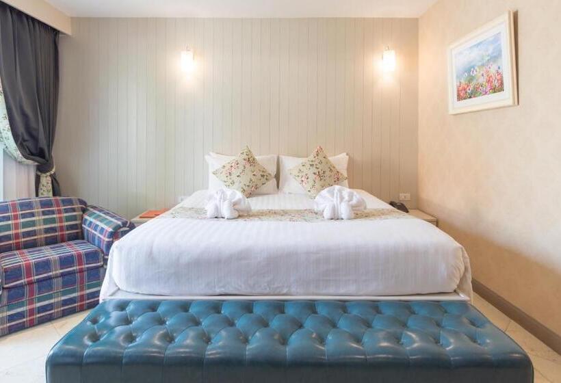 Номер Стандарт Вид на Бассейн, La Villa Boutique