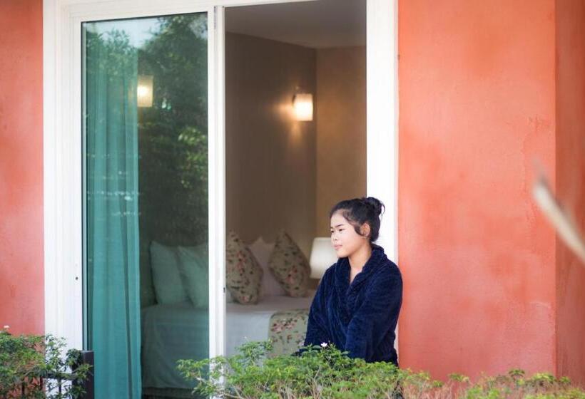 Номер Стандарт Вид на Бассейн, La Villa Boutique