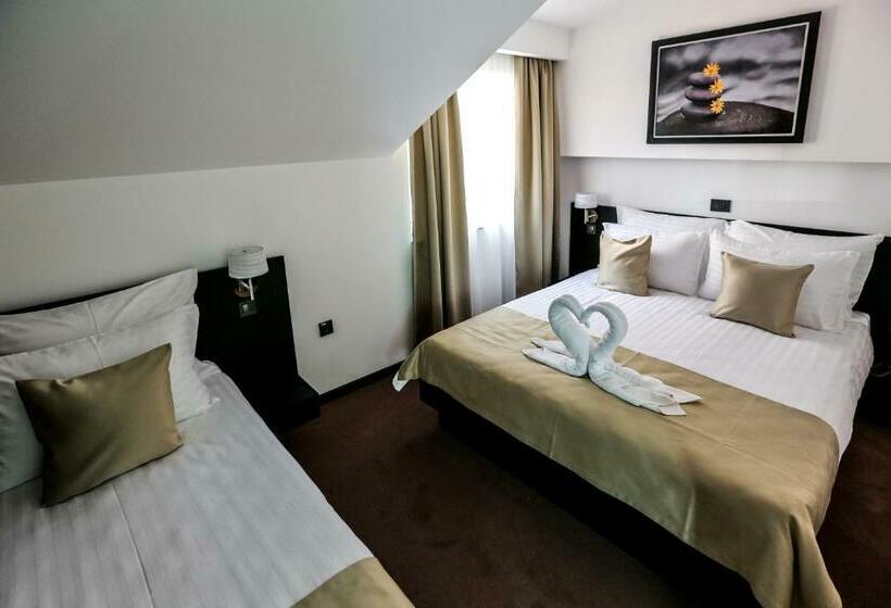 חדר סטנדרט לשלושה, Garni Hotel Zen