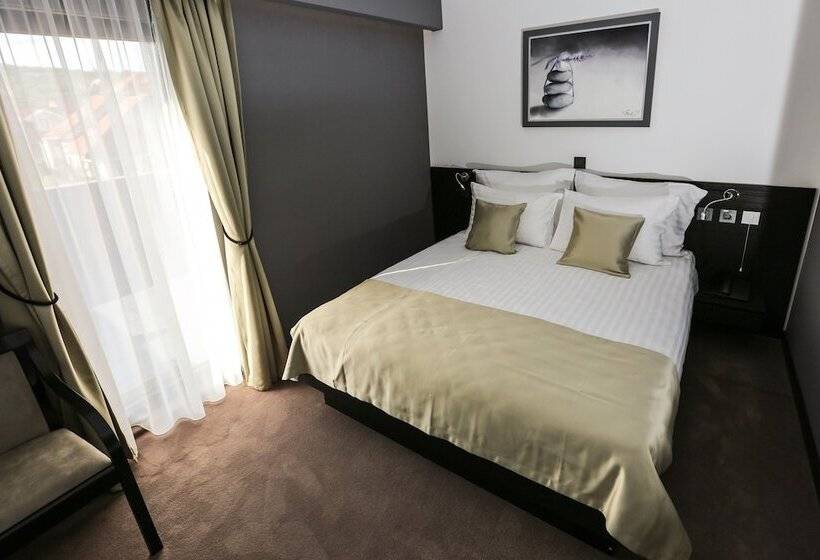 חדר סטנדרט לשלושה, Garni Hotel Zen