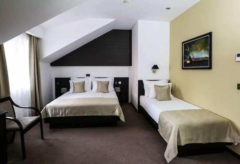 اتاق استاندارد سه نفره, Garni Hotel Zen