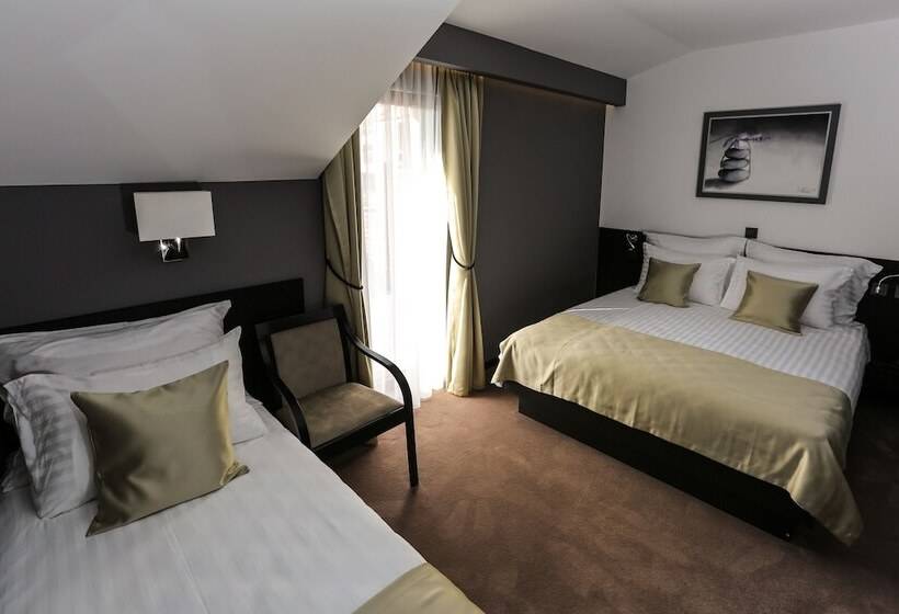 חדר סטנדרט לשלושה, Garni Hotel Zen