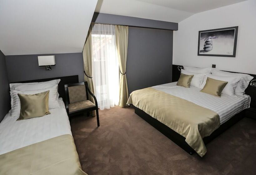 חדר סטנדרט לשלושה, Garni Hotel Zen