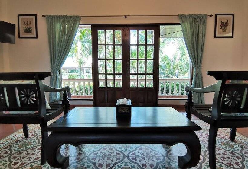 标准间, Tuna Resort