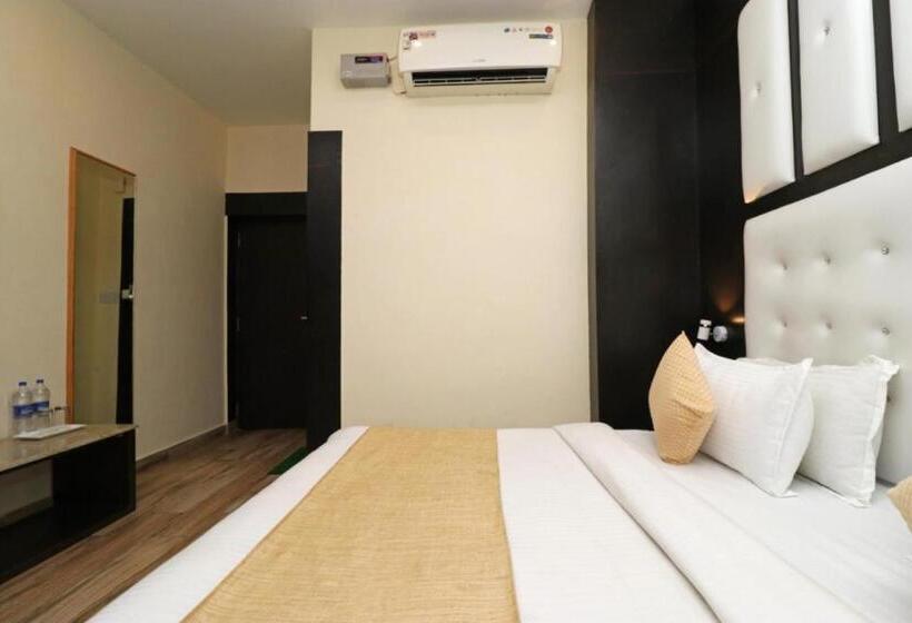 带阳台的豪华间, Super Townhouse Dharamshala Near Norbulingka Institute