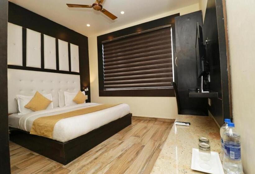 발코니 디럭스 룸, Super Townhouse Dharamshala Near Norbulingka Institute