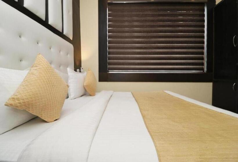 带阳台的豪华间, Super Townhouse Dharamshala Near Norbulingka Institute