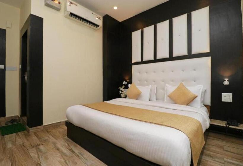 带阳台的豪华间, Super Townhouse Dharamshala Near Norbulingka Institute