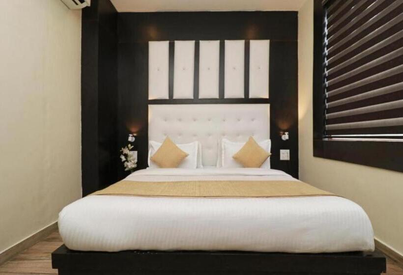 带阳台的豪华间, Super Townhouse Dharamshala Near Norbulingka Institute