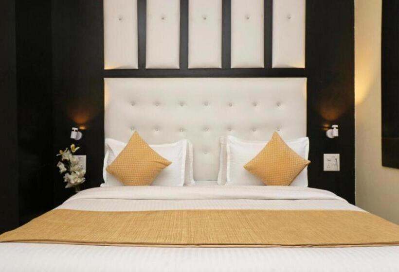 발코니 디럭스 룸, Super Townhouse Dharamshala Near Norbulingka Institute