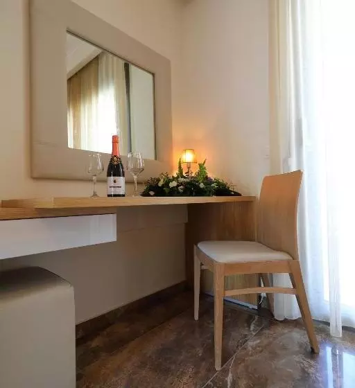 Standard-studio, Artemis Plaza