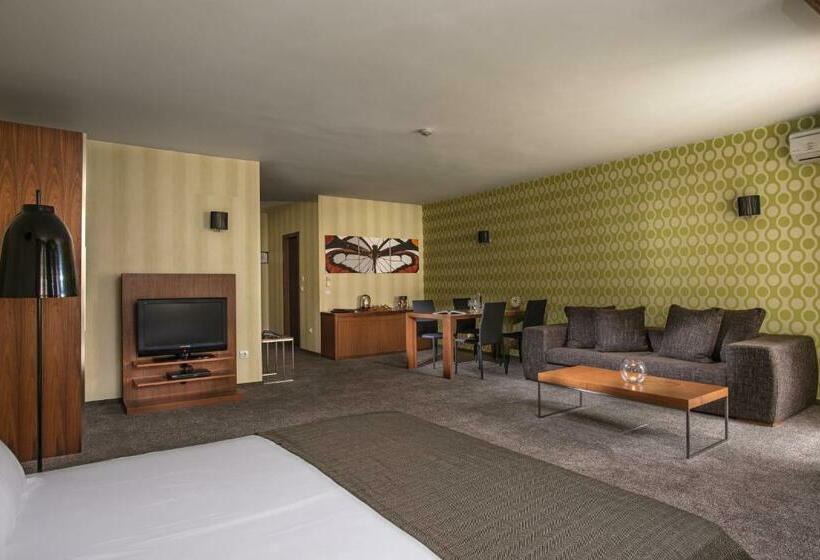 Полулюкс, Boutique Hotel Uniqato