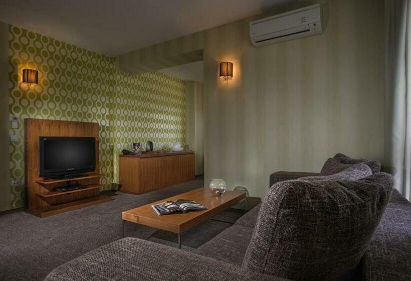 Полулюкс, Boutique Hotel Uniqato