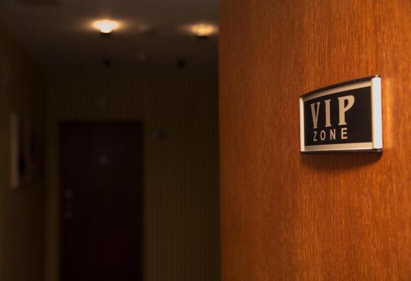 Полулюкс, Boutique Hotel Uniqato