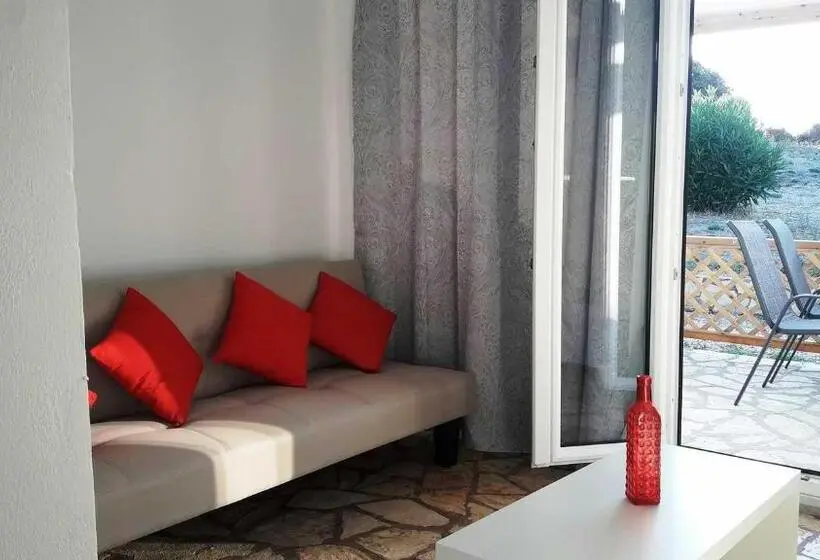 ファミリーステューディオ, Elli Beach Apartments And Studios
