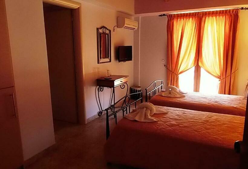 חדר משפחתי נוף לים, Anastazia