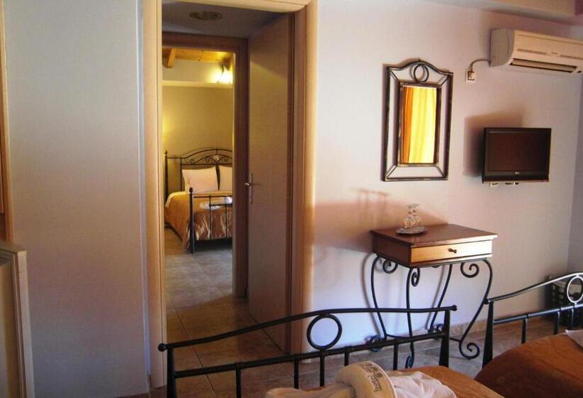 חדר משפחתי נוף לים, Anastazia