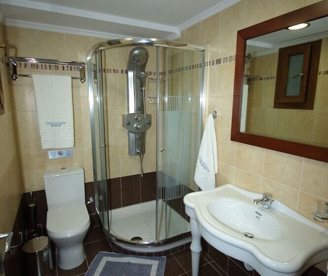 חדר משפחתי נוף לים, Anastazia