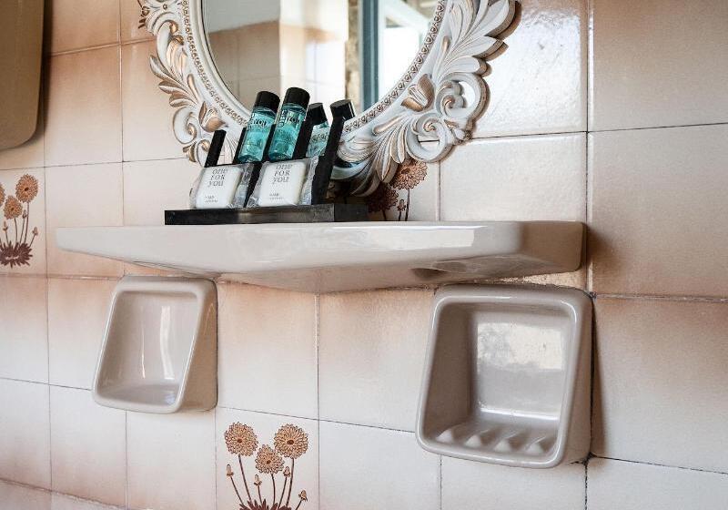 اتاق استاندارد سه نفره, Dionysos