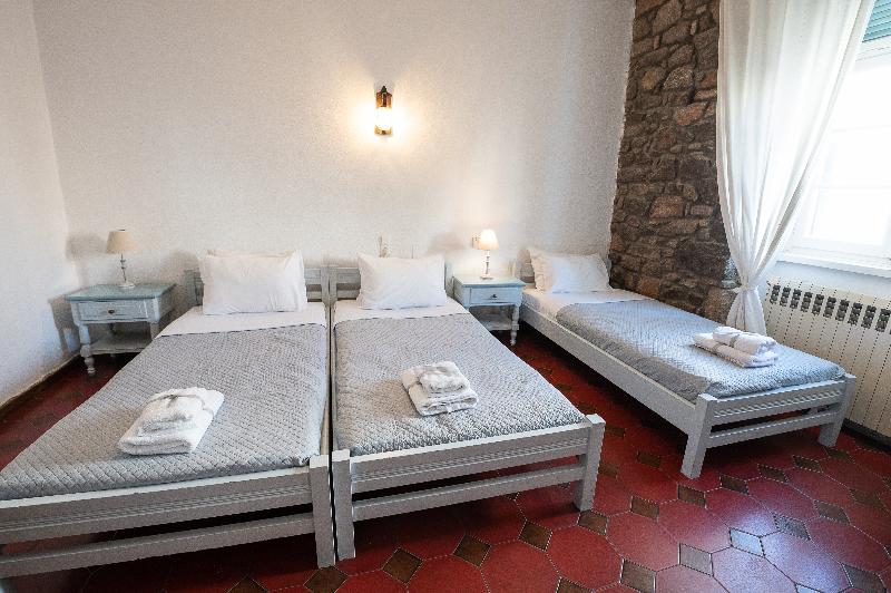 اتاق استاندارد سه نفره, Dionysos