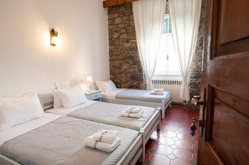 اتاق استاندارد سه نفره, Dionysos