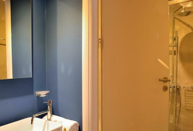 غرفة قياسية, Elia Dorotheou