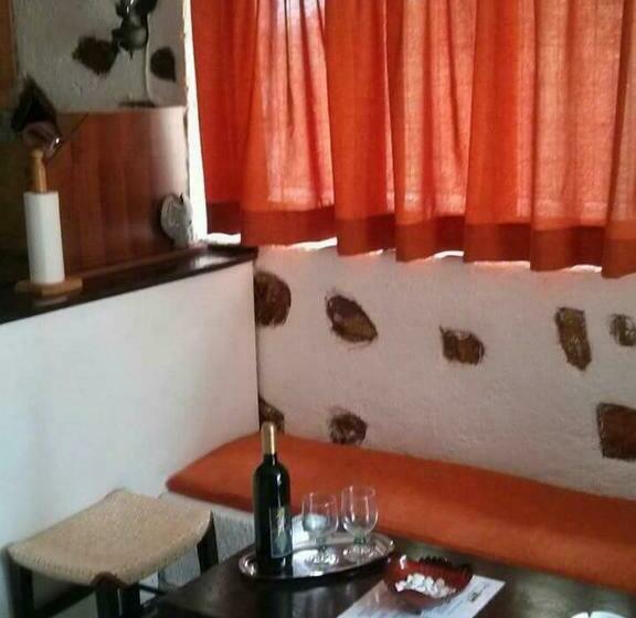 1ベッドルームアパートメント, Eliza