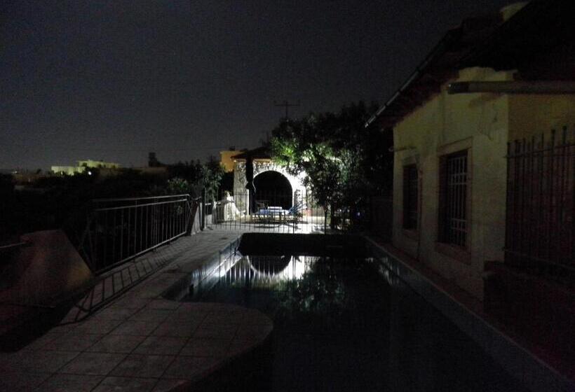 2ベッドルームアパートメント, Eliza