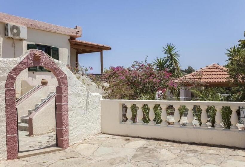 海の見える2ベッドルームアパートメント, Eliza