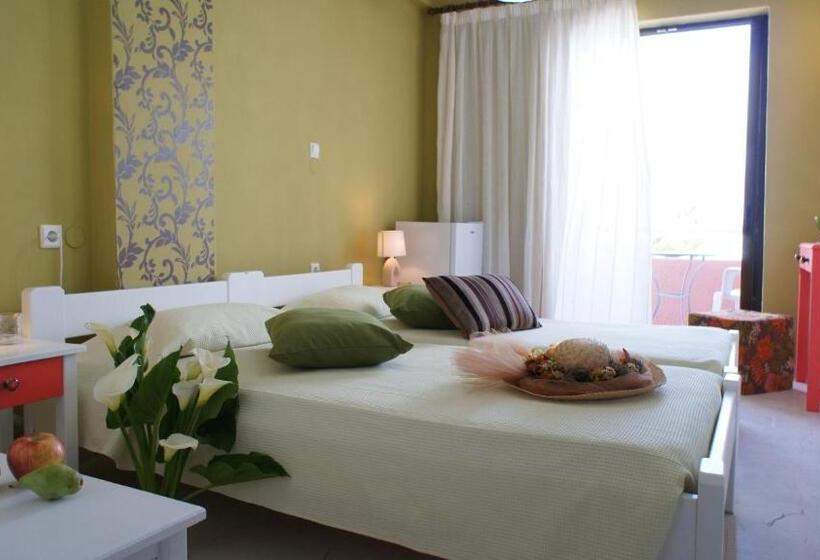 غرفة قياسية مطلّة علي البحر, Idi