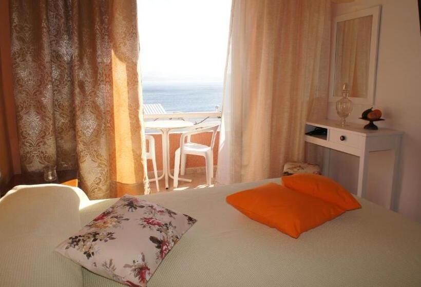 غرفة قياسية مطلّة علي البحر, Idi