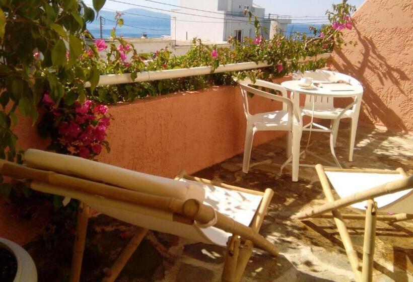 غرفة قياسية مطلّة علي البحر, Idi