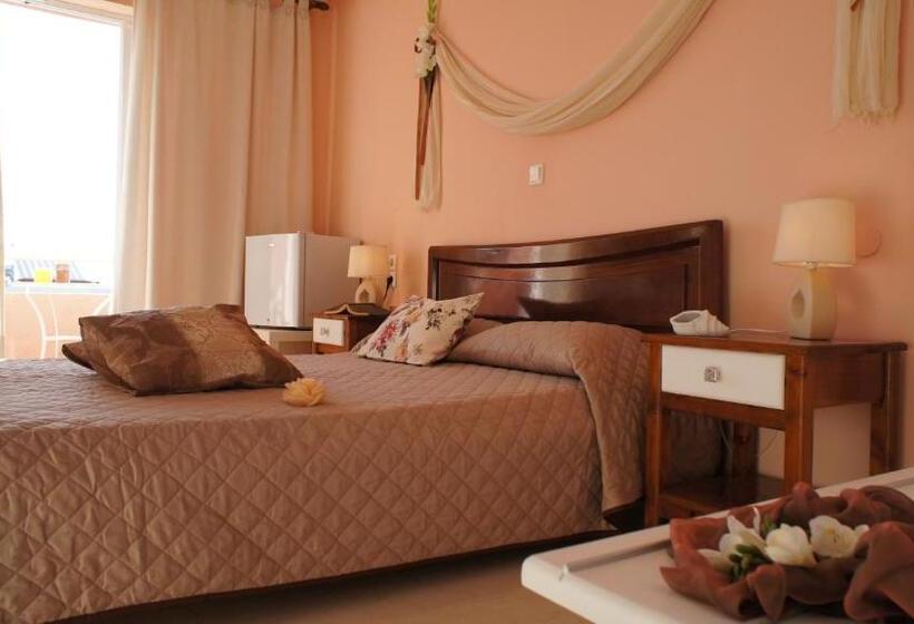 غرفة قياسية مطلّة علي البحر, Idi