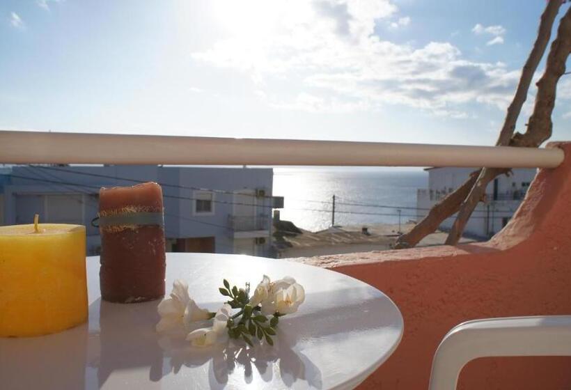 غرفة قياسية مطلّة علي البحر, Idi