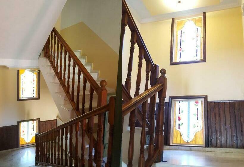 اتاق استاندارد سه نفره, Spanias