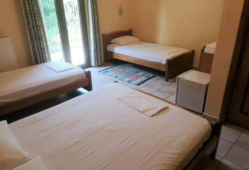 スタンダード４人部屋, Spanias