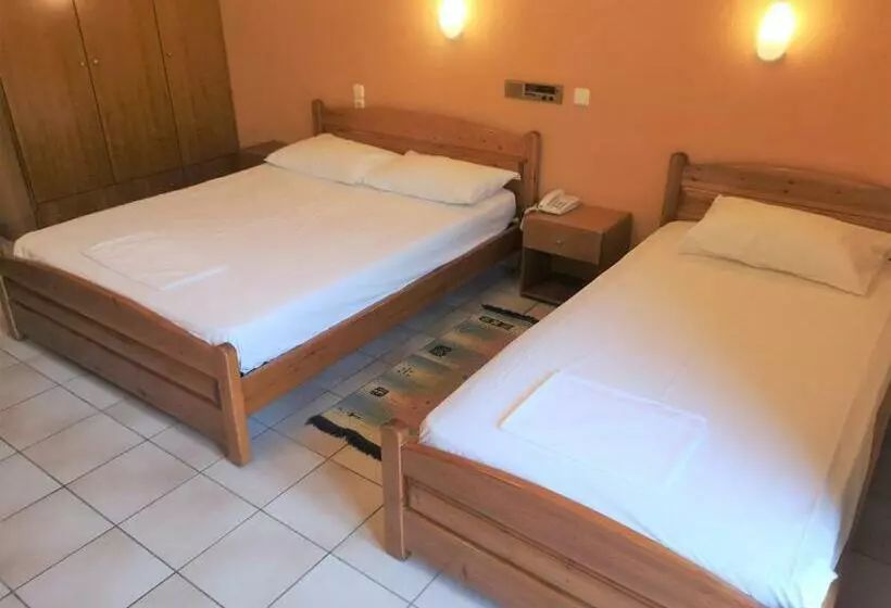 スタンダード４人部屋, Spanias