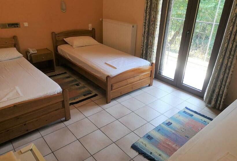 اتاق استاندارد چهار تخته, Spanias